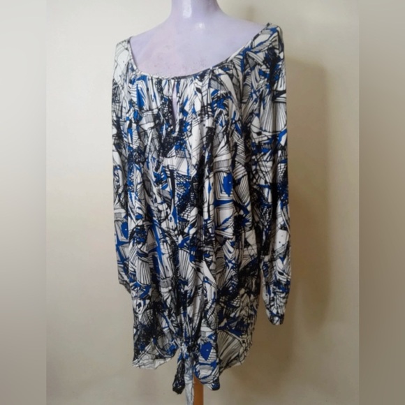 Cable & Gauge Tops - Cable & Gauge Abstract Print Tie-Front Blouse Size 2X